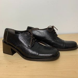 Vintage 90’s Does 60’s Kenneth Cole Faux Snake Skin Chunky Heel Lace Up Loafer 7